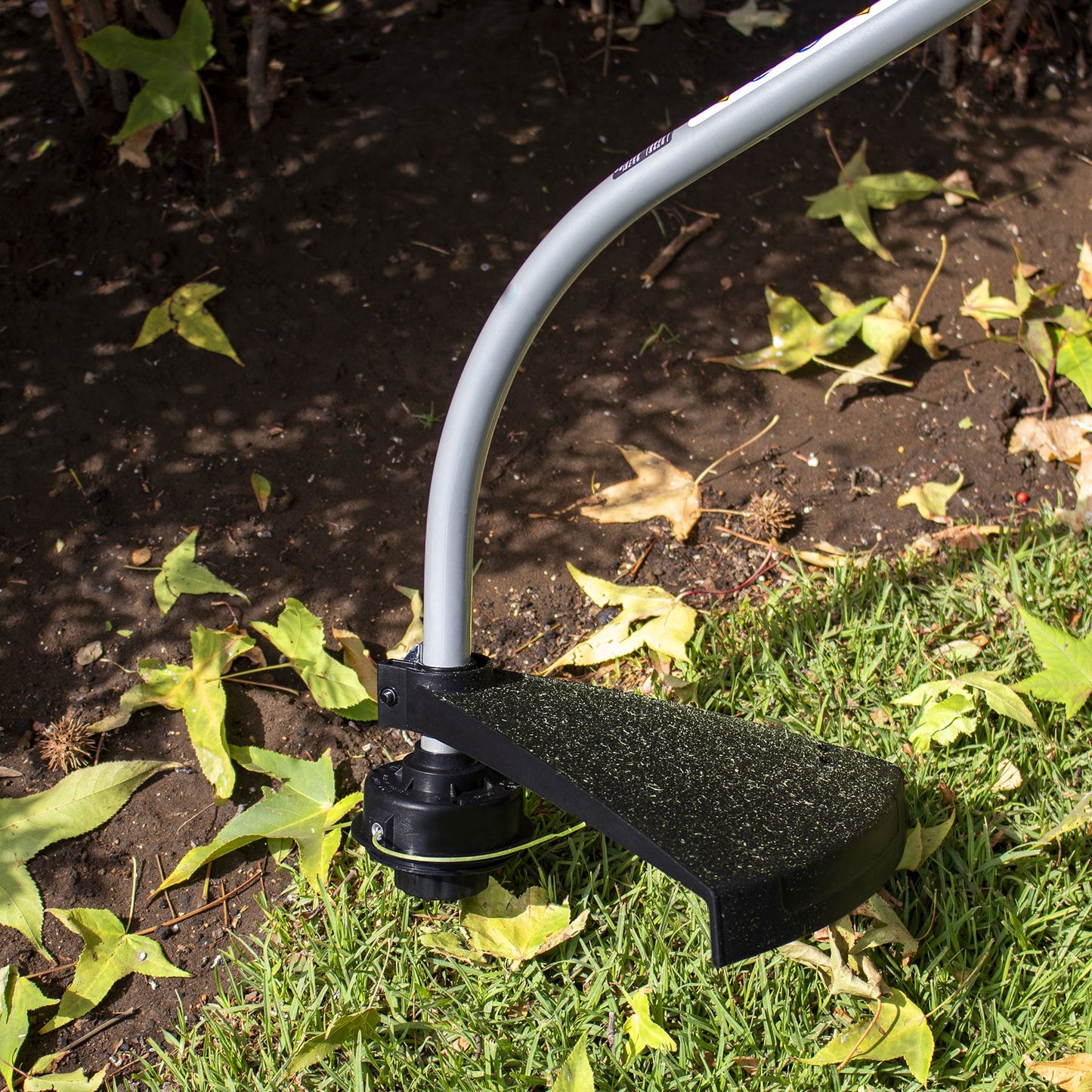 Desbrozadora Gasolina 25cc Eje Curvo DES-25P - Corte Césped Residencial y Maleza - Motor 1HP 2 Tiempos Mango D