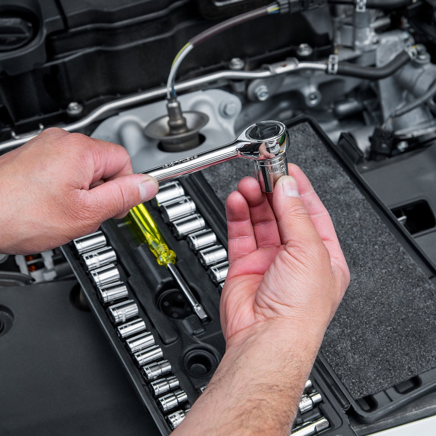 Juego de 39 Herramientas Mecánico 1/4 y 3/8 Pulgadas SET-39 Pretul - Kit Completo con Estuche Organizado para Reparación Automotriz y Mantenimiento Profesional